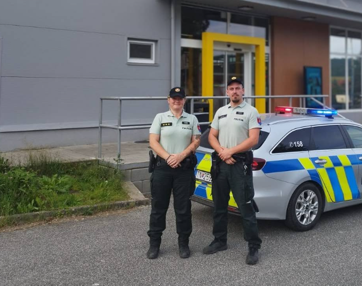 Polícia zvýšila dohľad pri obchodných centrách